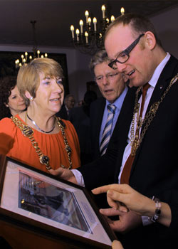 v.l.n.r: Lord Mayor Lynne Stagg, Robert Tonks, OB Sören Link v.l.n.r: Lord Mayor Lynne Stagg, Robert Tonks, OB Sören Link