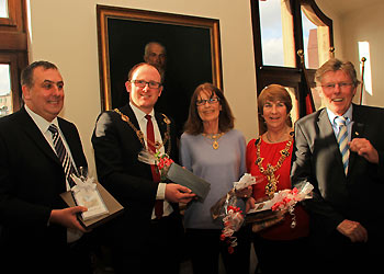 v.l.n.r: Councillor David Fuller, OB Sören Link, Lady Mayoress Anne Taulbut, Lord Mayor Lynne Stagg, Robert Tonks v.l.n.r: Councillor David Fuller, OB Sören Link, Lady Mayoress Anne Taulbut, Lord Mayor Lynne Stagg, Robert Tonks
