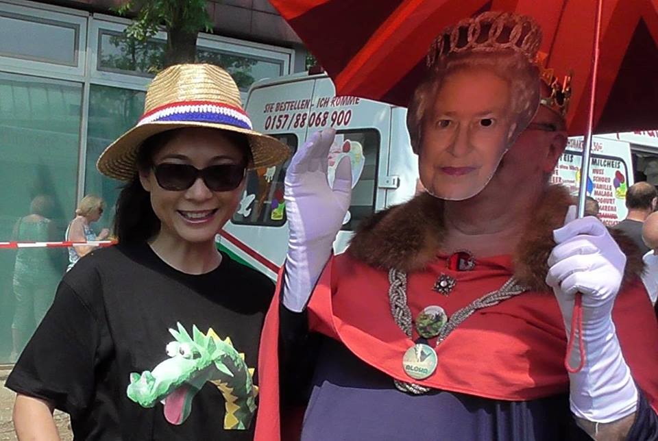 Her Majesty came for a 'wave' or two, too, and to greet Shuyan Lu