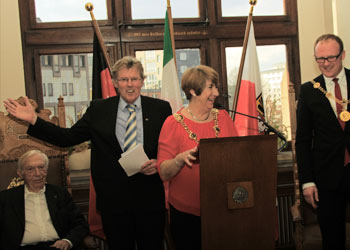 v.l.n.r.: Alt OB Josef Krings, Robert Tonks, Lord Mayor Lynne Stagg, OB Sören Link